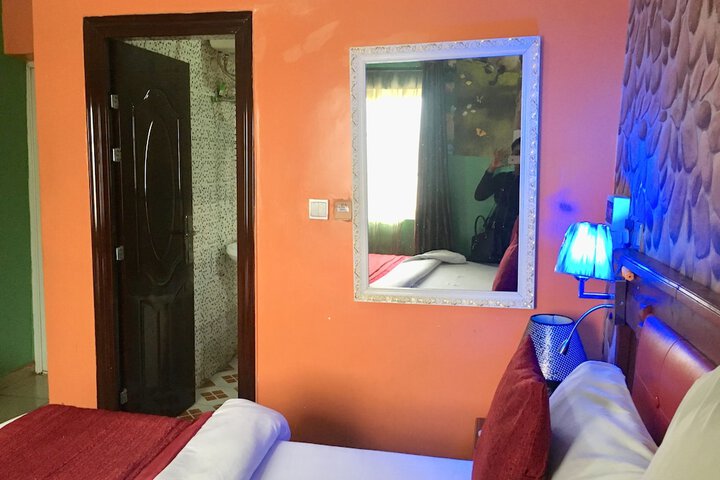 Room 10 of 24