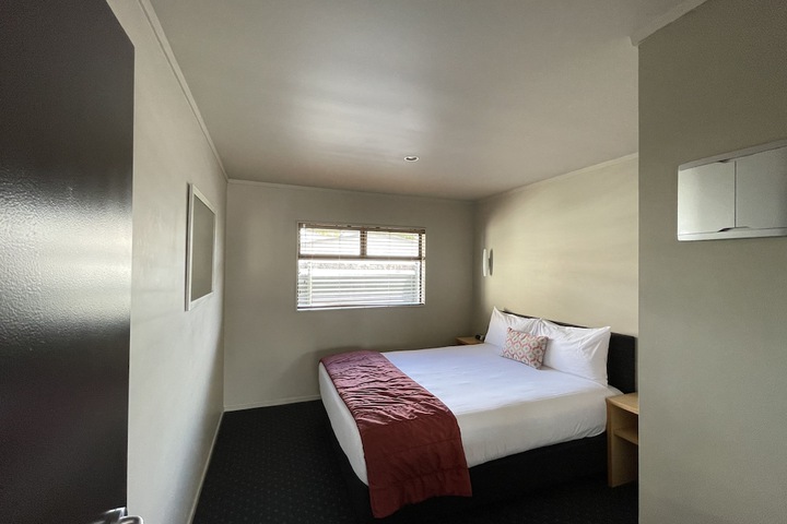Room 13 of 66