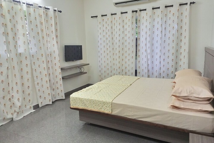 Room 2 of 5