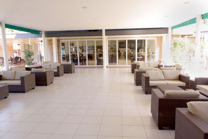Lounge 96 of 120
