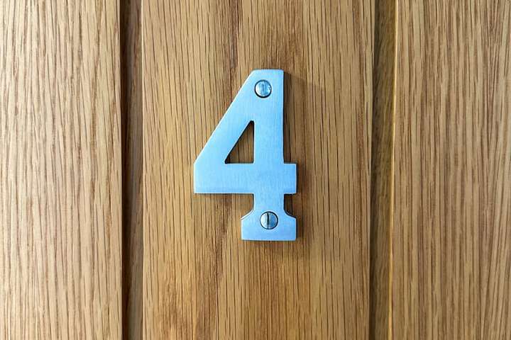 Room 16 of 160