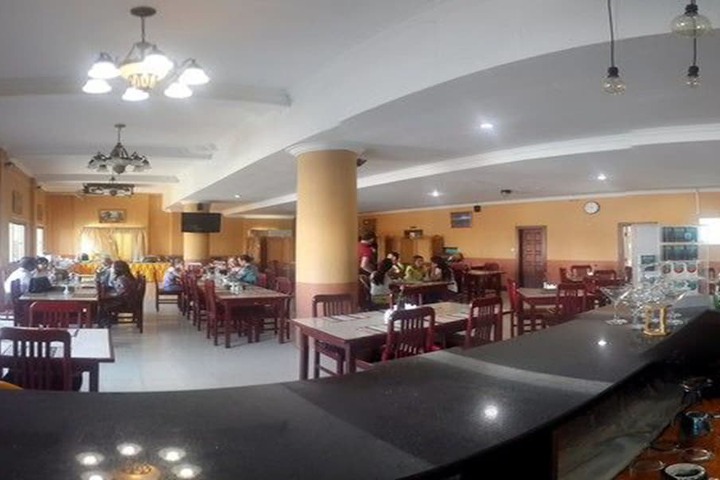 Dining 50 of 79