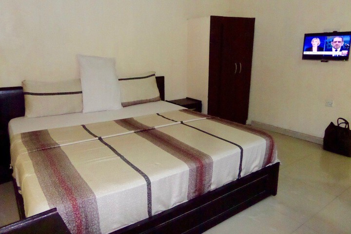 Room 15 of 25