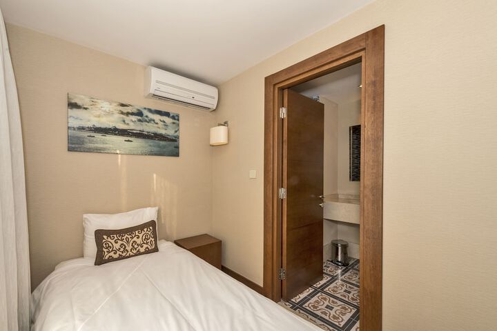 Room 16 of 60