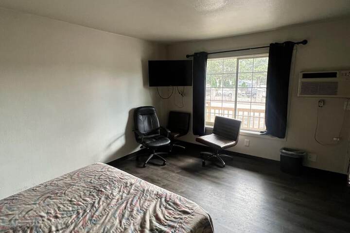 Room 5 of 14
