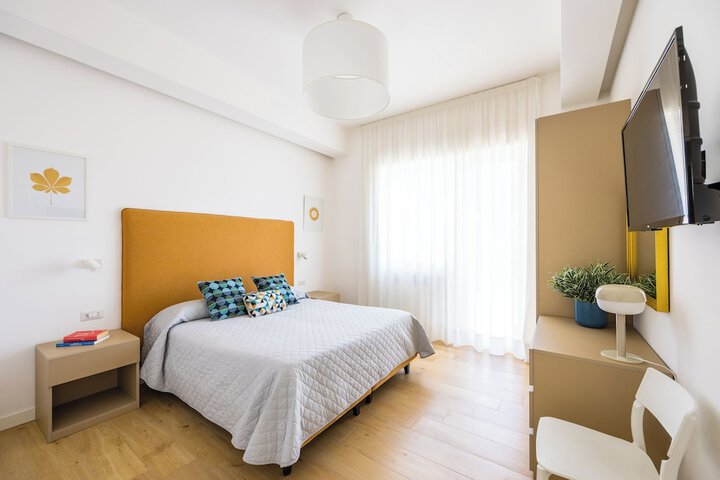 Room 12 of 83