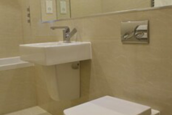 Room 4 of 20