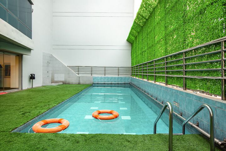 Pool 135 of 258
