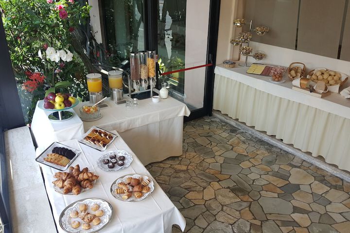 Breakfast/Coffee Service 47 of 68