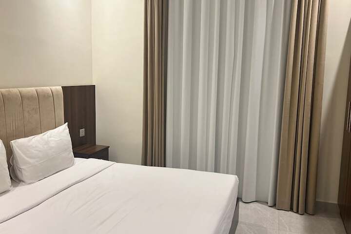Room 8 of 13