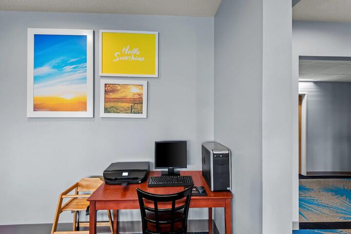 Business Center 34 of 39