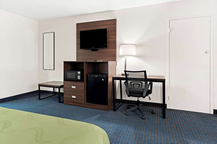 1 King Bed (8 of 26)