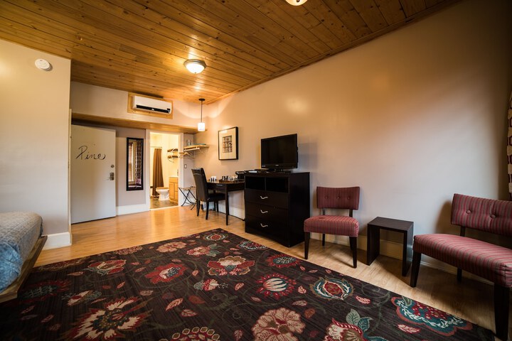 Room 12 of 68