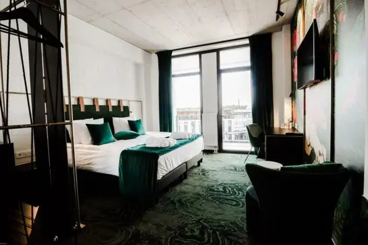 Room 5 of 38