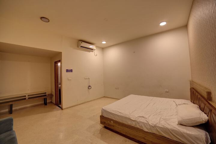 Ballroom/Hall 69 of 97