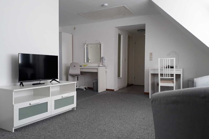 Room 5 of 25
