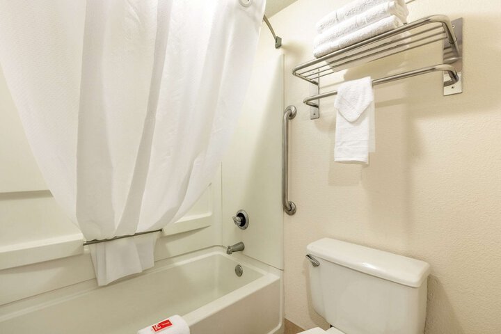 1 King Bed Suite (3 of 22)