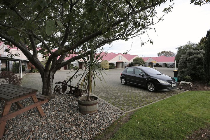 Property Grounds 40 of 51