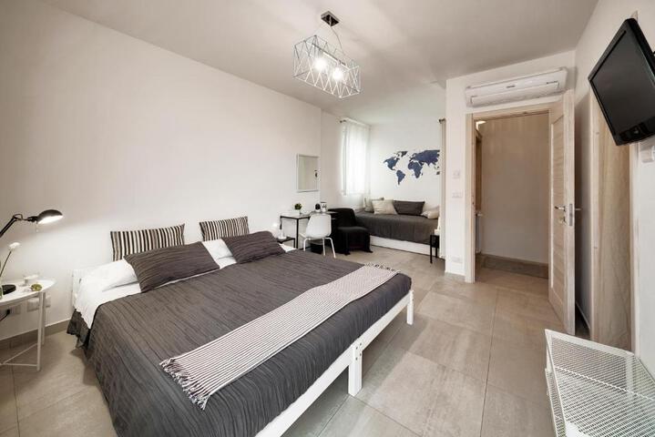 Room 4 of 17