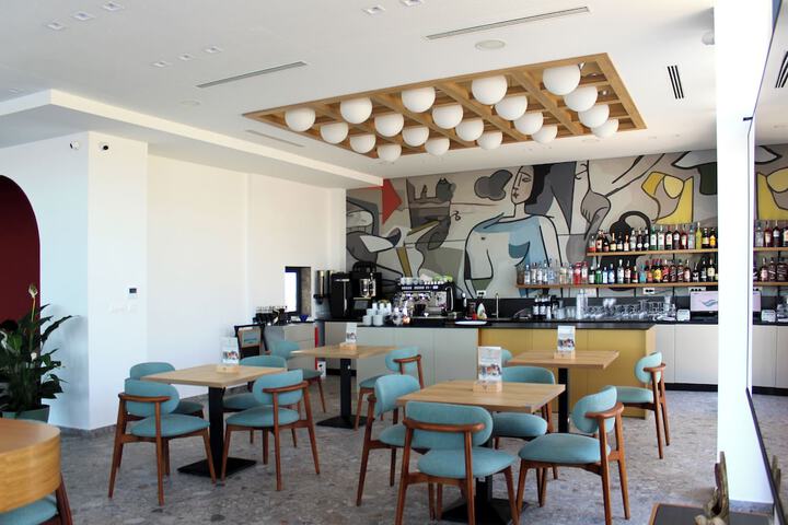 Lounge 57 of 69