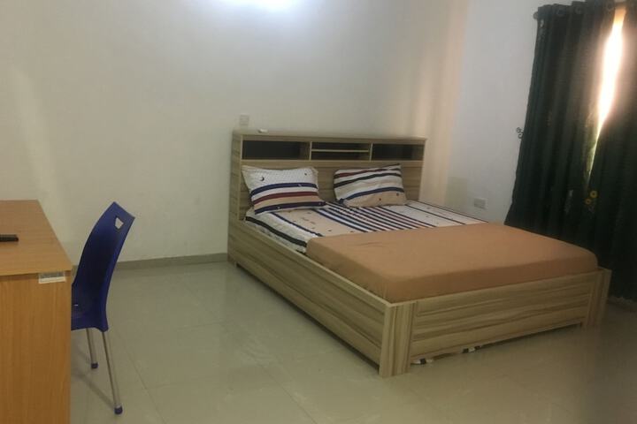 Room 10 of 16