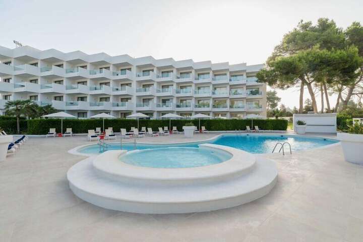 Pools & Facilities
