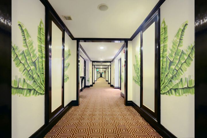 Ballroom/Hall 34 of 37
