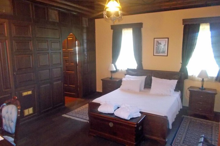 Room 4 of 34