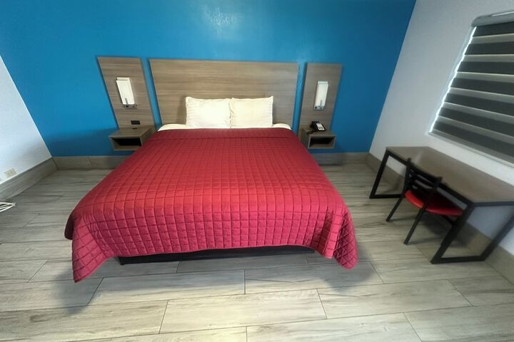 Room 10 of 26