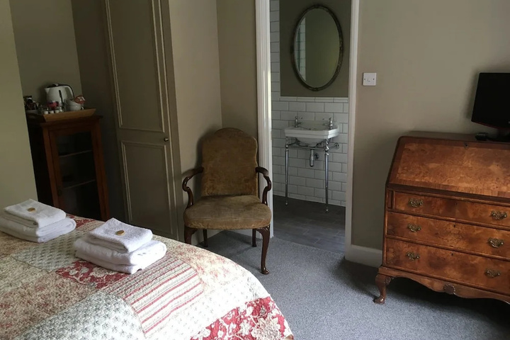 Room 2 of 17