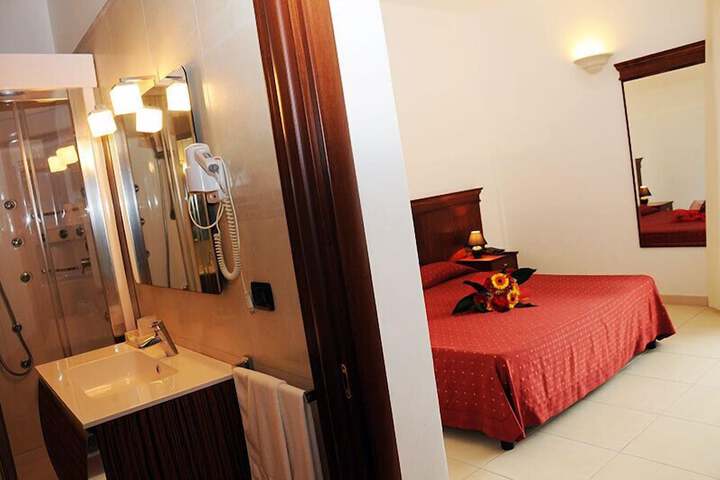 Room 15 of 31