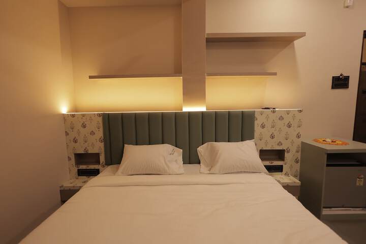 Room 2 of 8