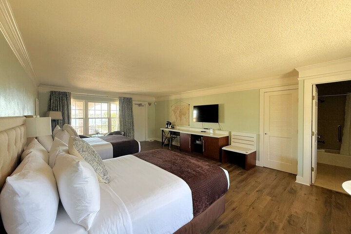 Room 40 of 61