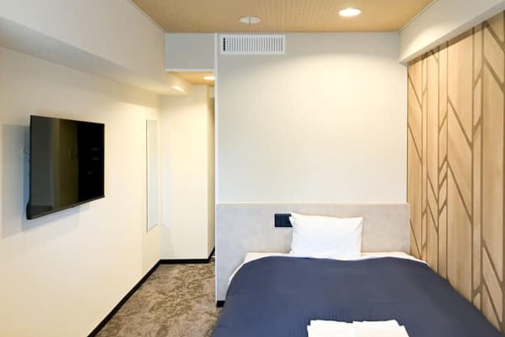 Room 5 of 27