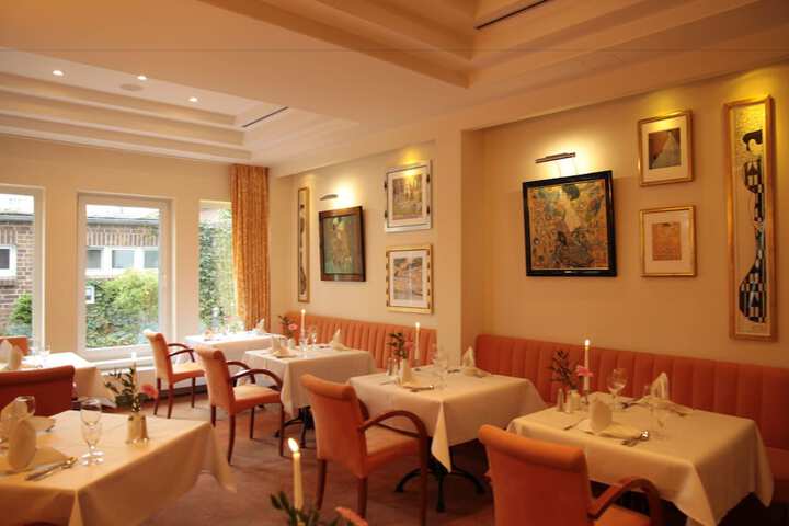 Dining 42 of 53