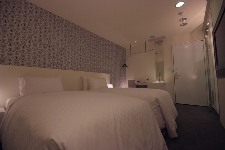 Room 5 of 50