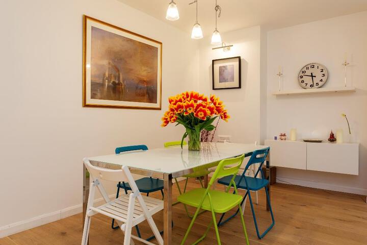 Veeve Modern Four Bed Family Home With Garden on Kelross Road Highbury