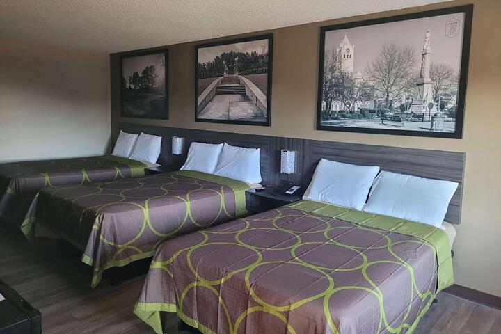 2 Double Beds (4 of 9)
