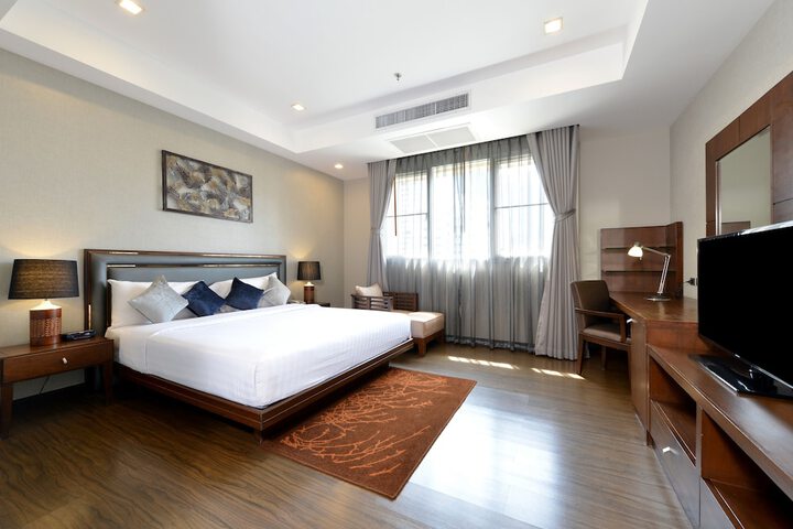 Room 14 of 65