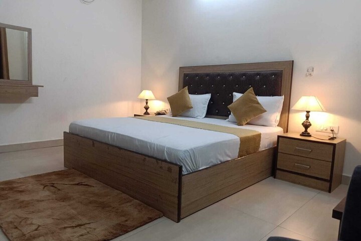 Room 12 of 12