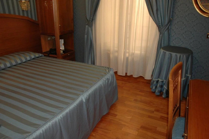 Room 3 of 8
