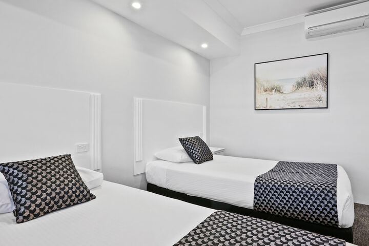 Room 32 of 80