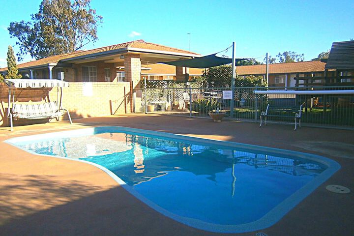 Pool 19 of 27