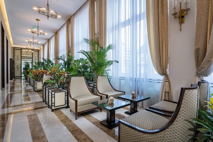 Ballroom/Hall 31 of 41