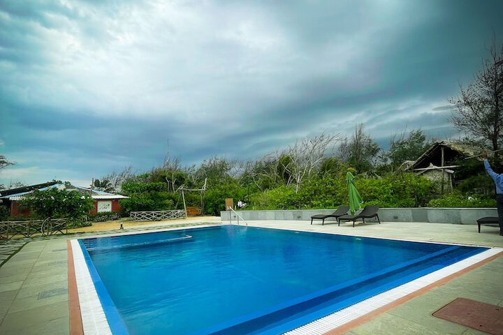 Pool 33 of 101