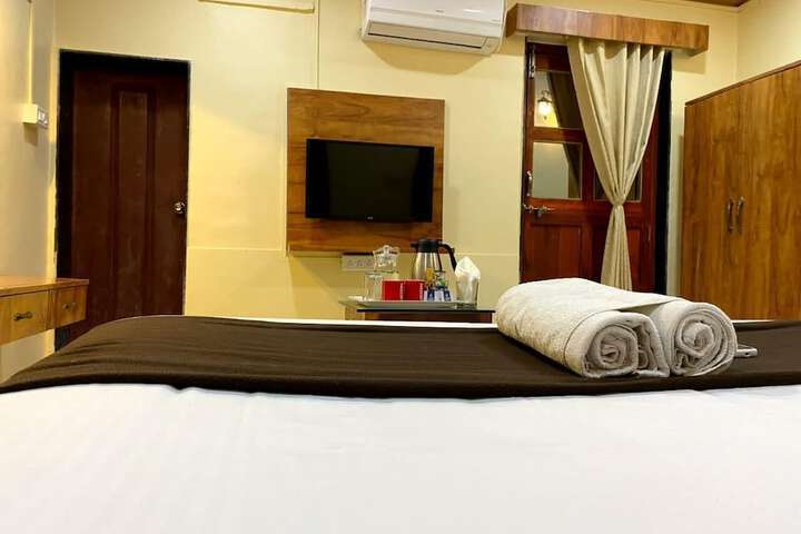Room 5 of 11
