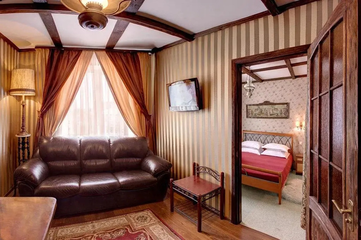 Room 7 of 11