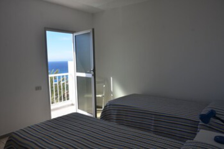 Room 10 of 13