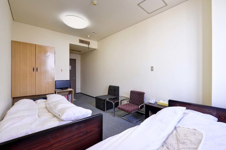 Room 9 of 26