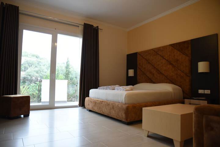 Room 5 of 121